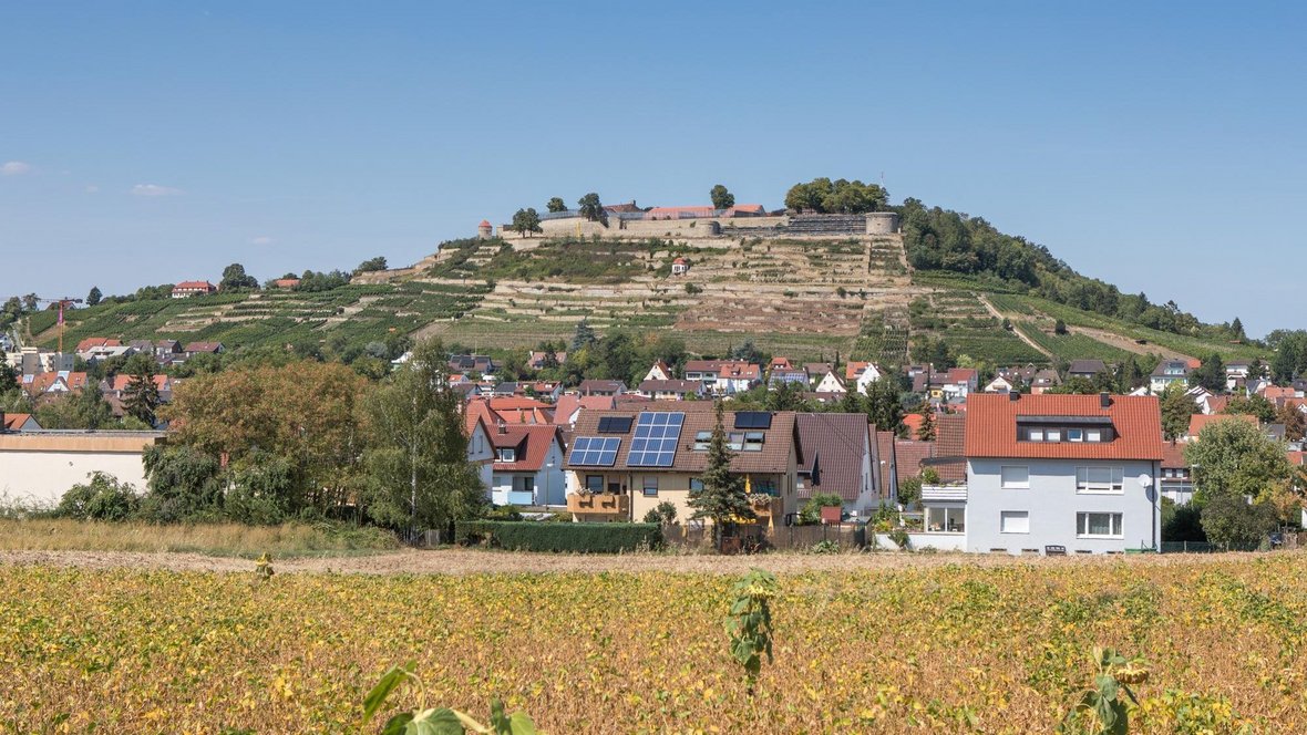 Hohenasperg, an seinem Fuß die Stadt Asperg