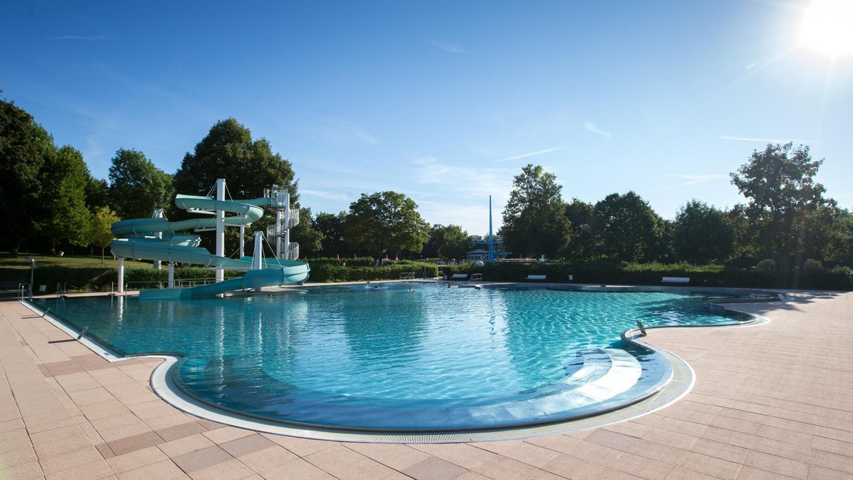 Becken im Freibad